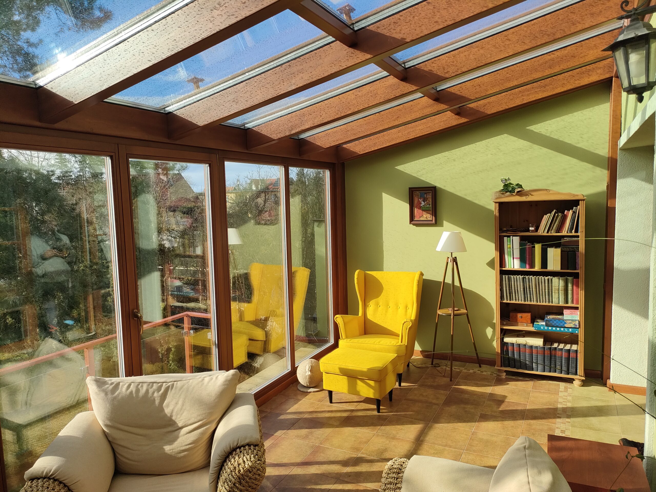 zdjęcie z realizacji drewnianego ogrodu zimowego